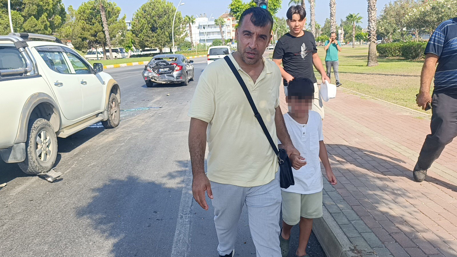 Manavgattaotomobilekamypnetcarptigozyaslarinaboguldu