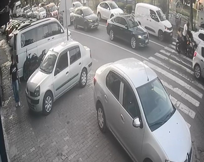 Motosikletkadınacarptı