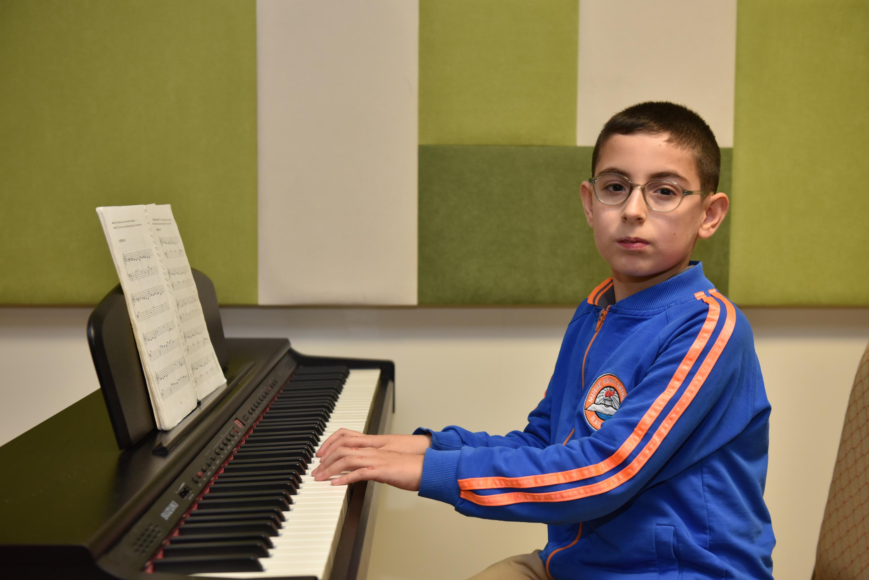 Muziktutkunlaridikkatkorosecimleribasliyor