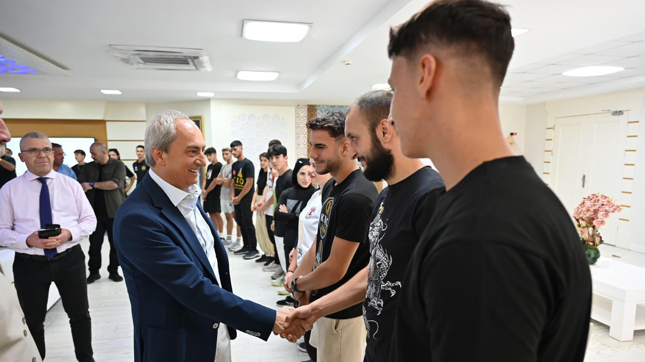 Sporculardanbaskankocagozeziyaret