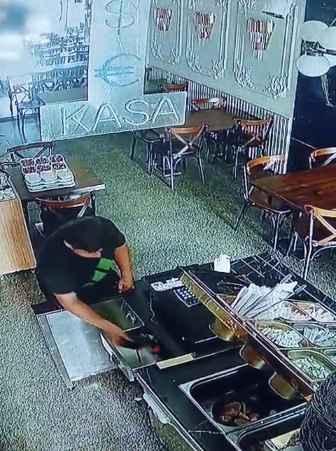 Topallayarakgirdicüzdancalarakcıktı