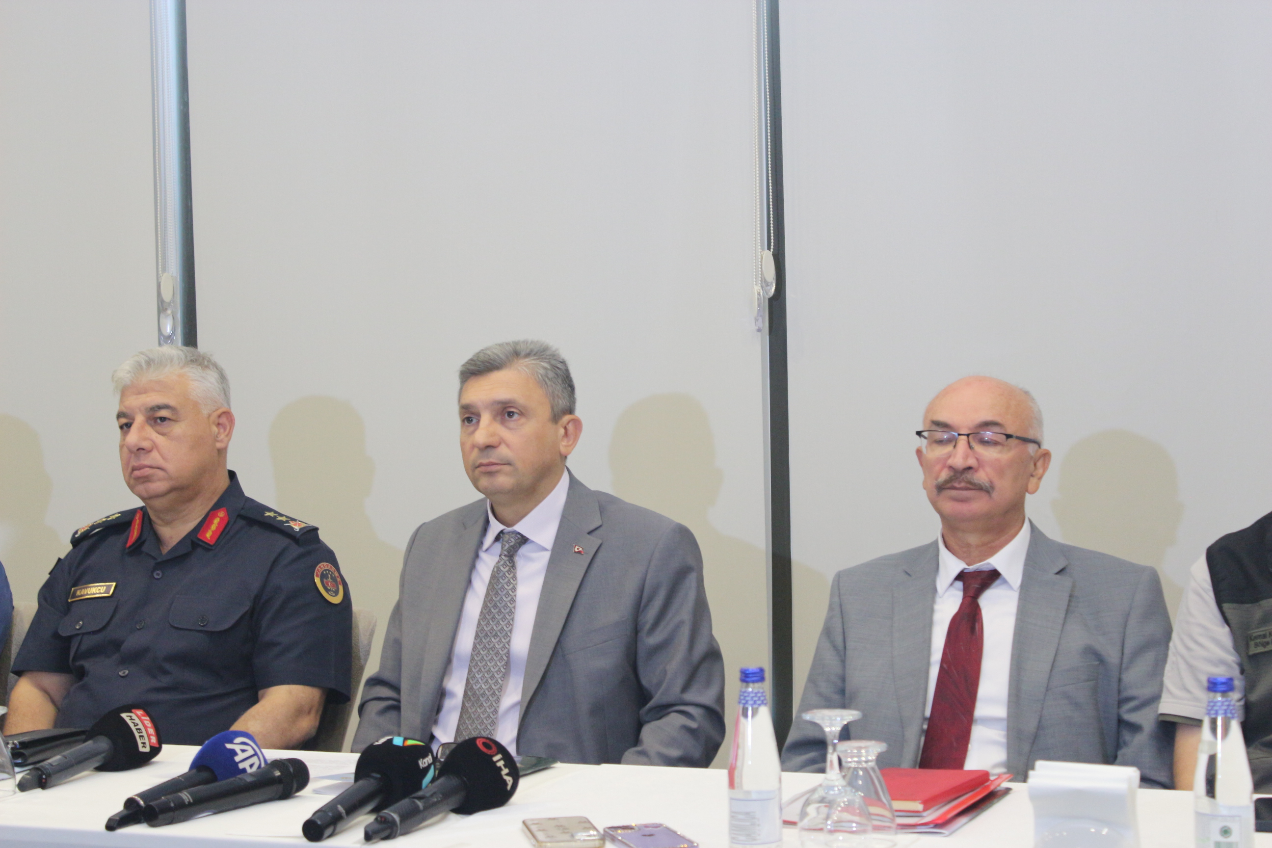 Valisahinacıkladıantalyadaormanyangınlarındayenionlemlergeliyor