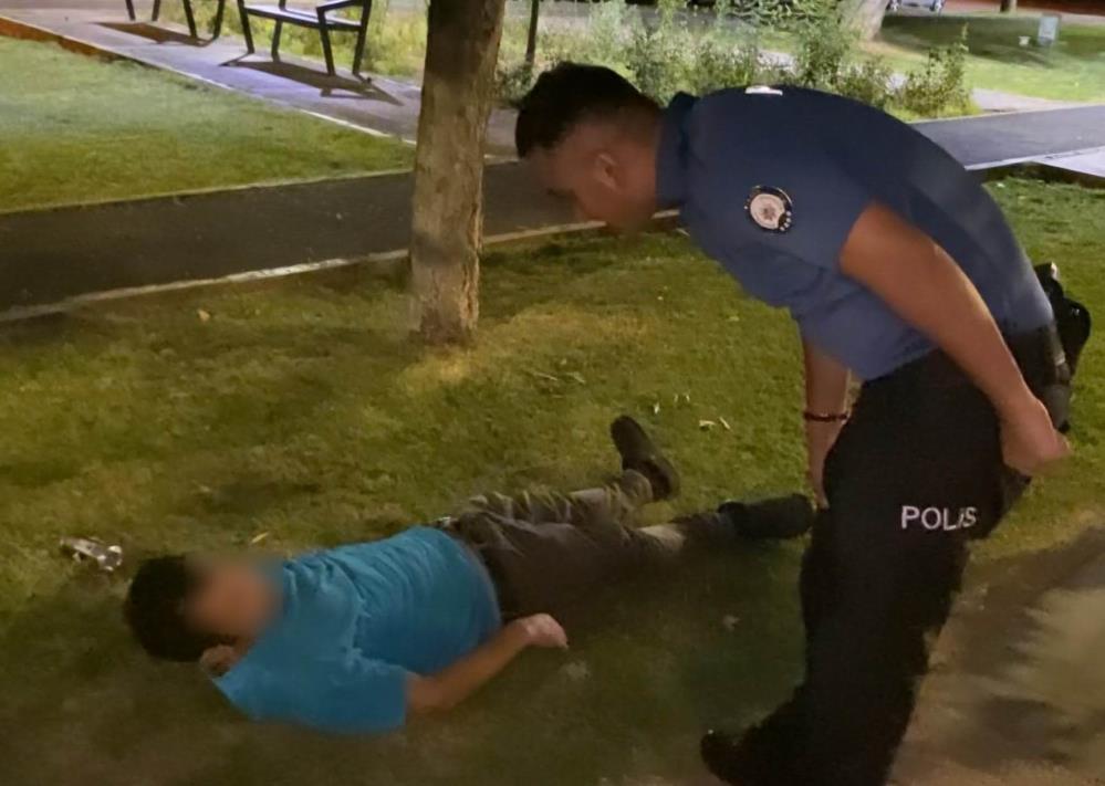 Aksaraydaalkolluvatandasınpolissevgisitebessumettirdi