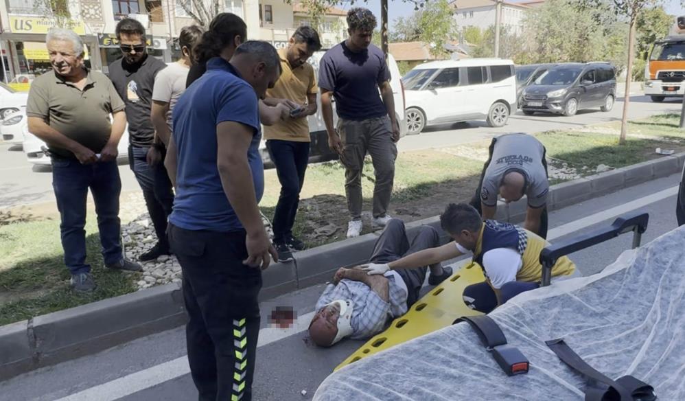 Aksaraydayaslıadamacarpanotomobilsurucusukactı