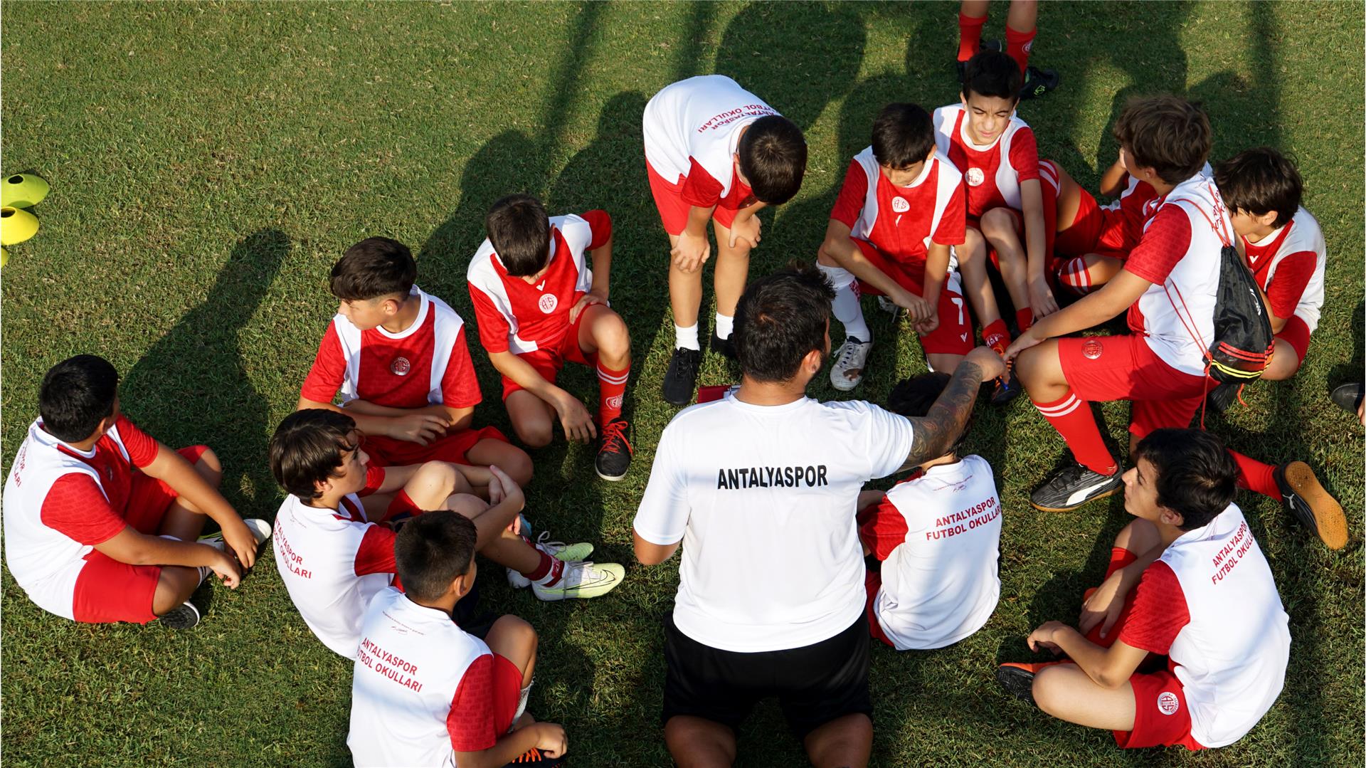 Antalyaspordageleceginfutbolcularısahayainiyor