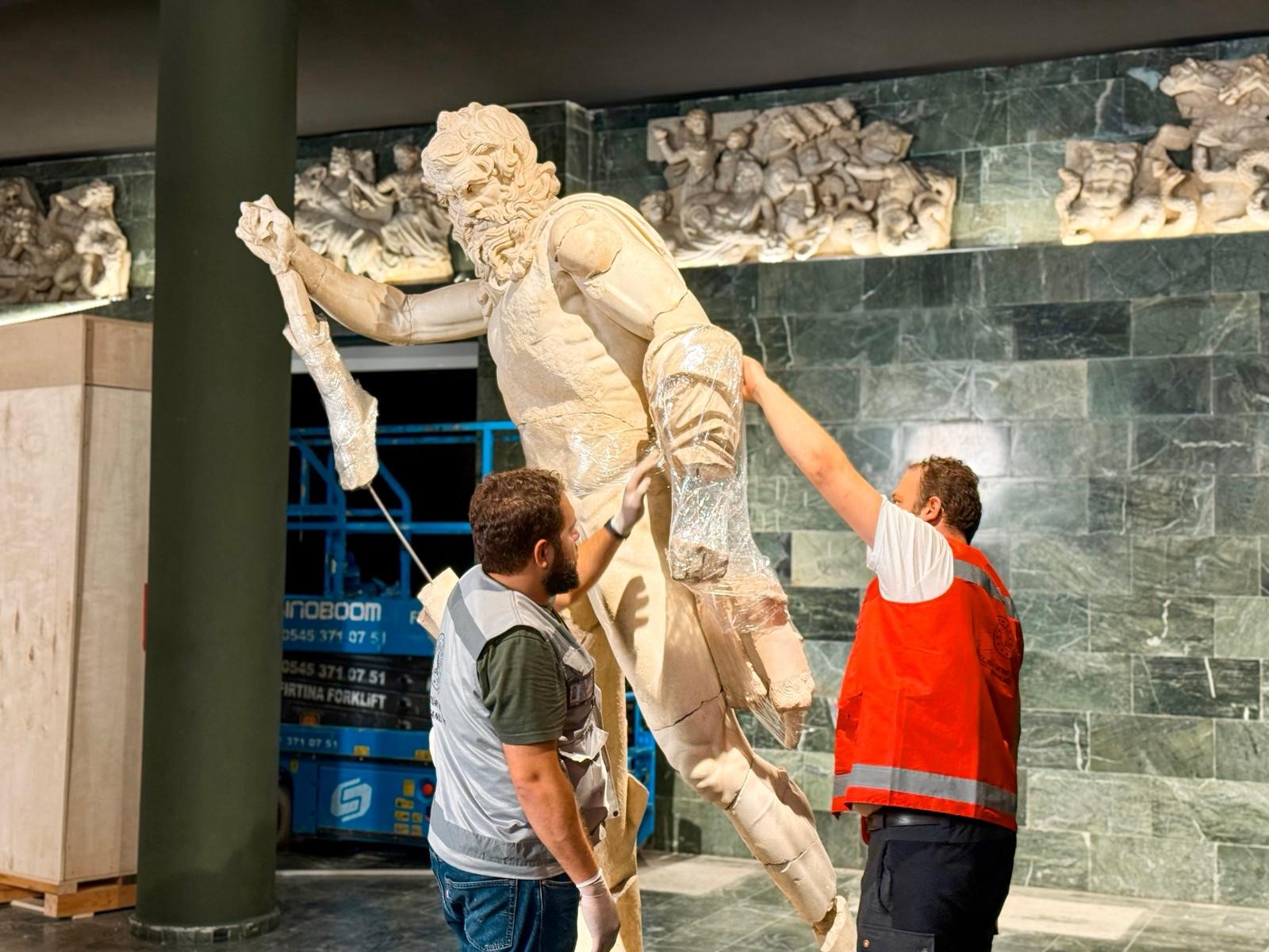 Bakanersoyduyurduantalyamuzesitasiniyor