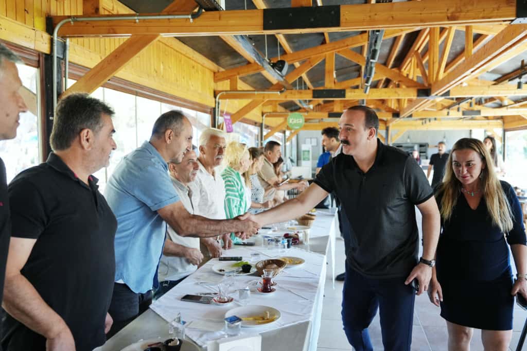 Baskankotanmuhtarlarlabirarayageldi