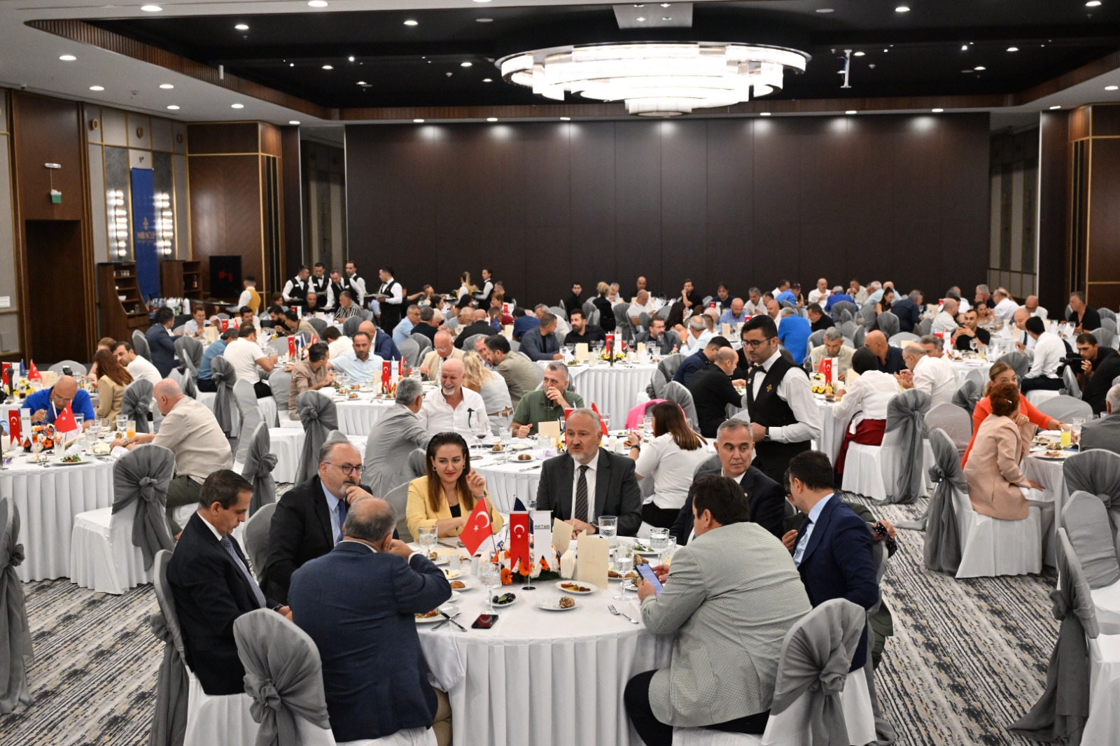 Baskanozdemirsiyasiolaylarturizmeolumsuzetkibırakıyor