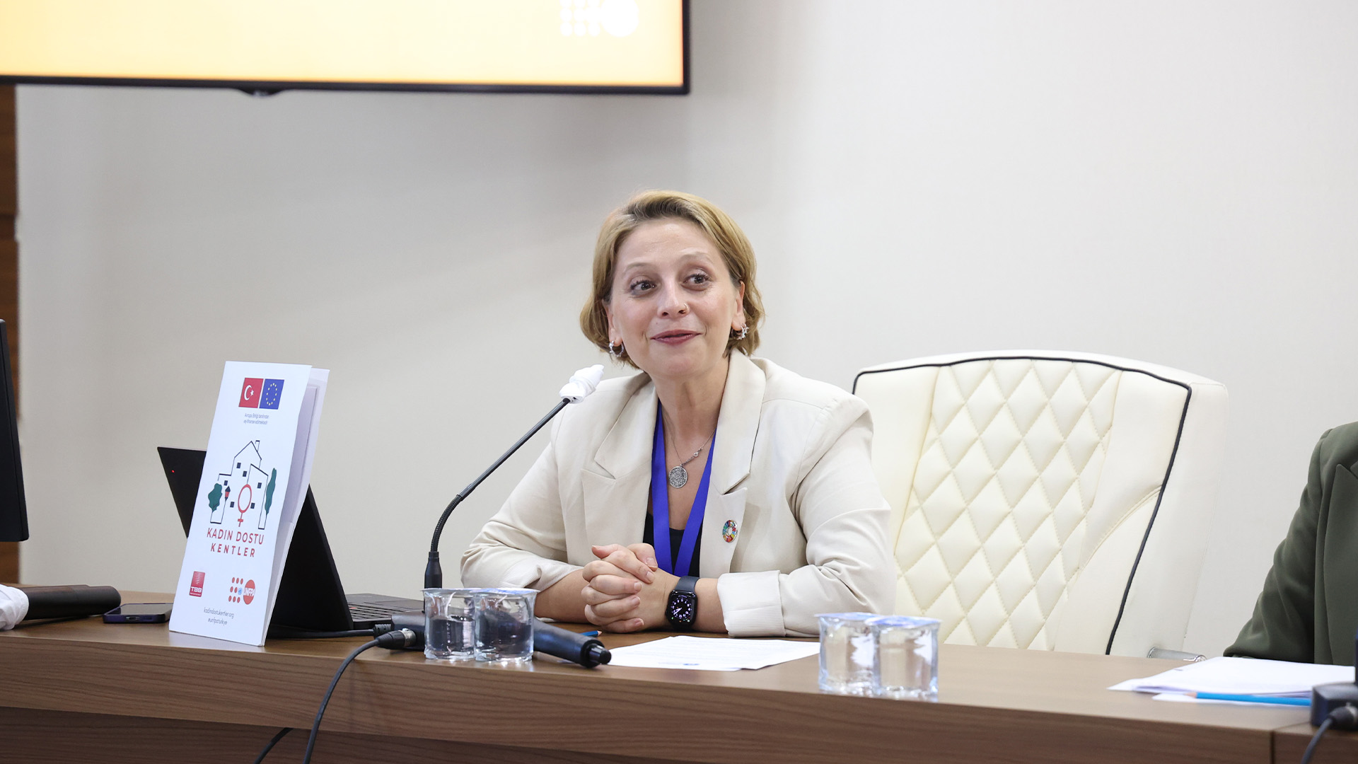 Buyuksehirkadinlaridestekliyor