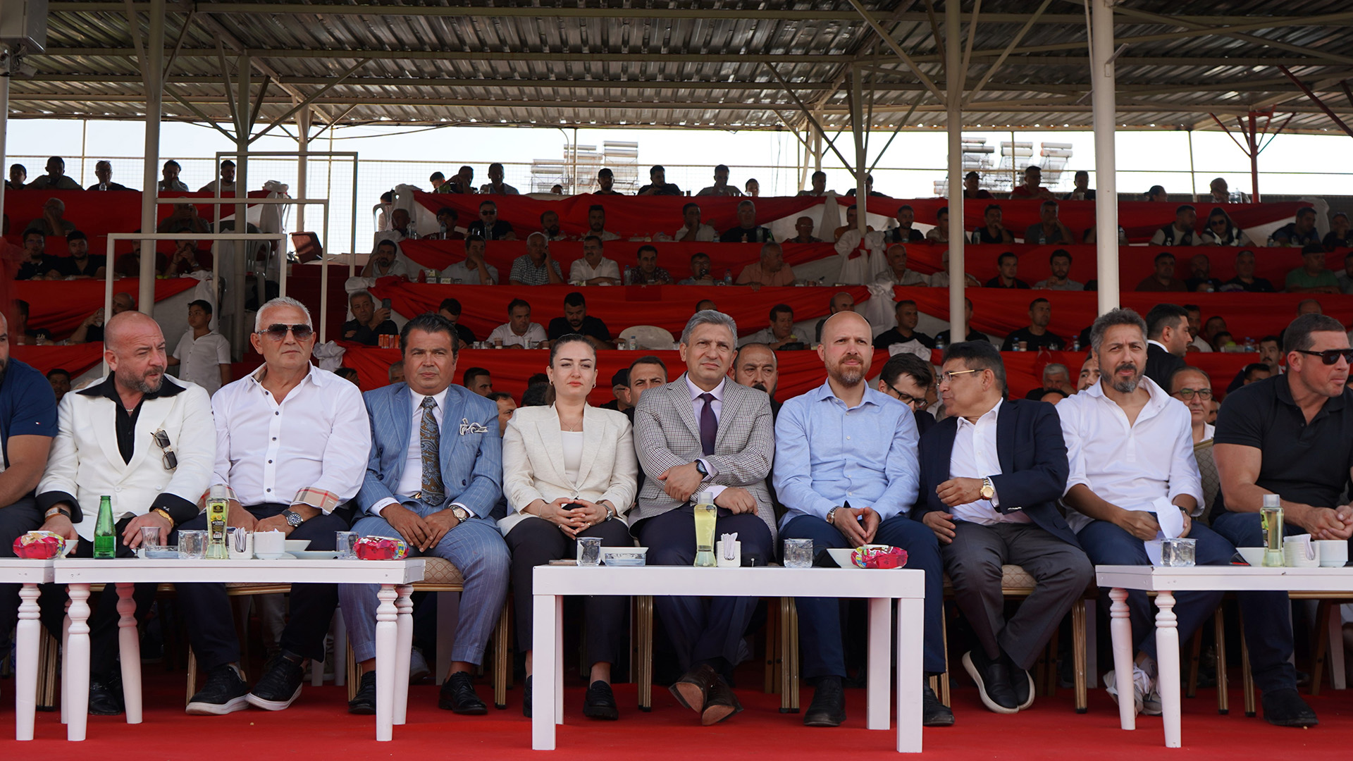 Elmaliermeydanindaodullergurescileretakdimedildi