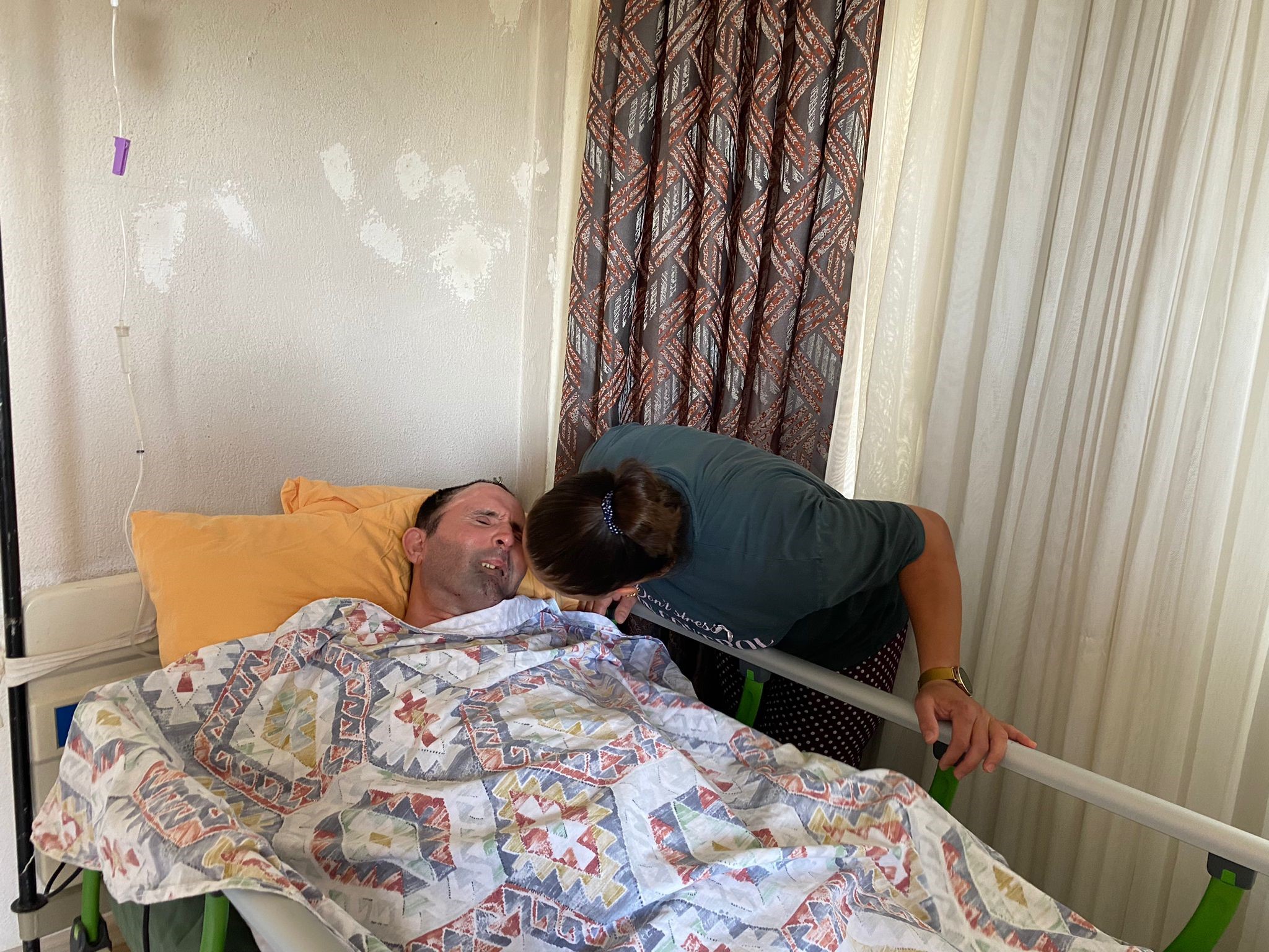 Esinebakiyorduevsizkaldilar