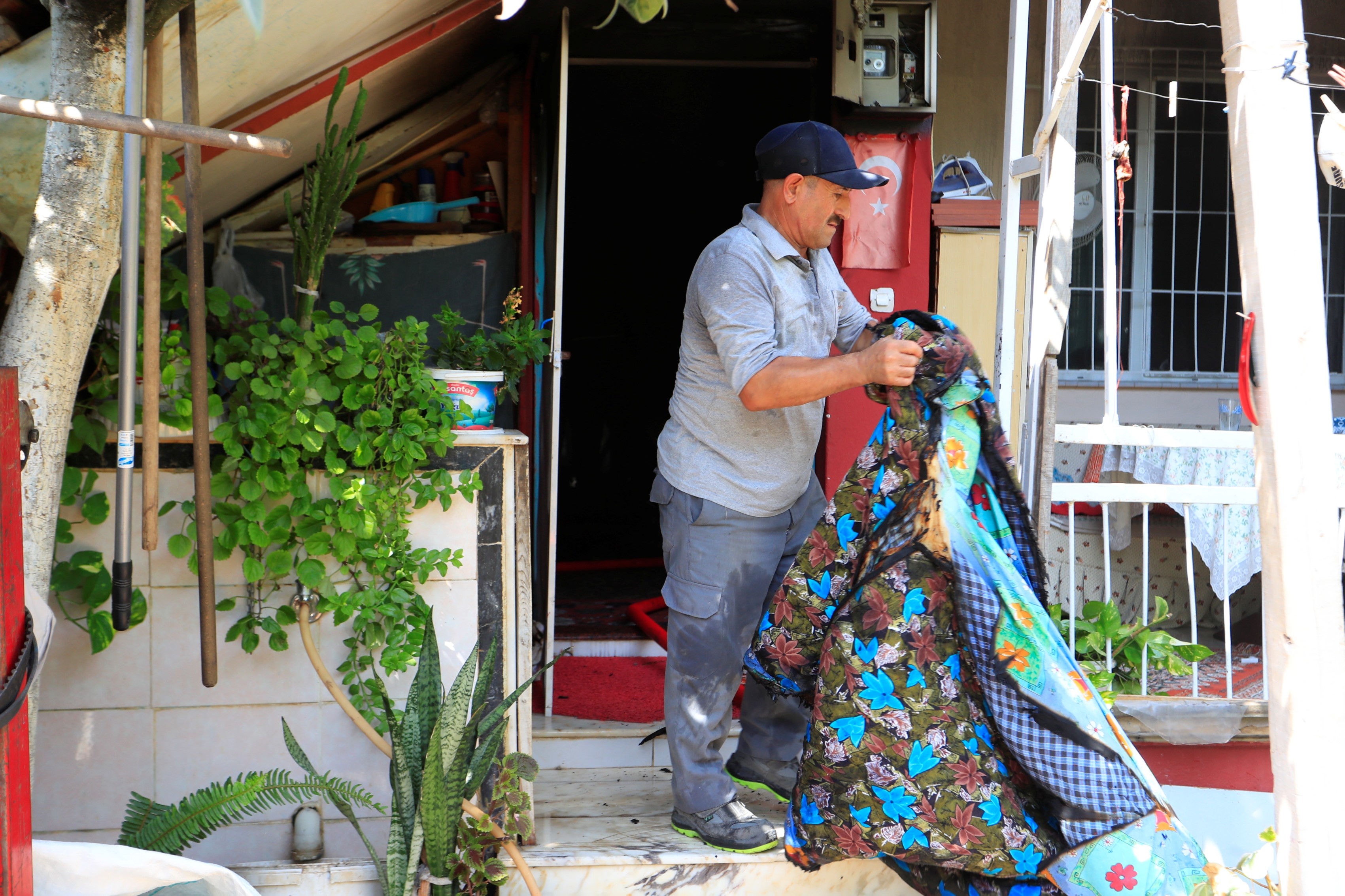 Evindekiyaanginicaresizceizledi