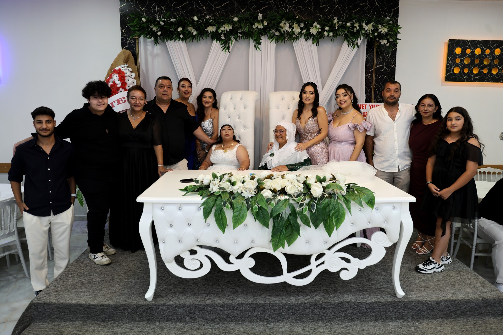 Gozyaslarınıtutamadı