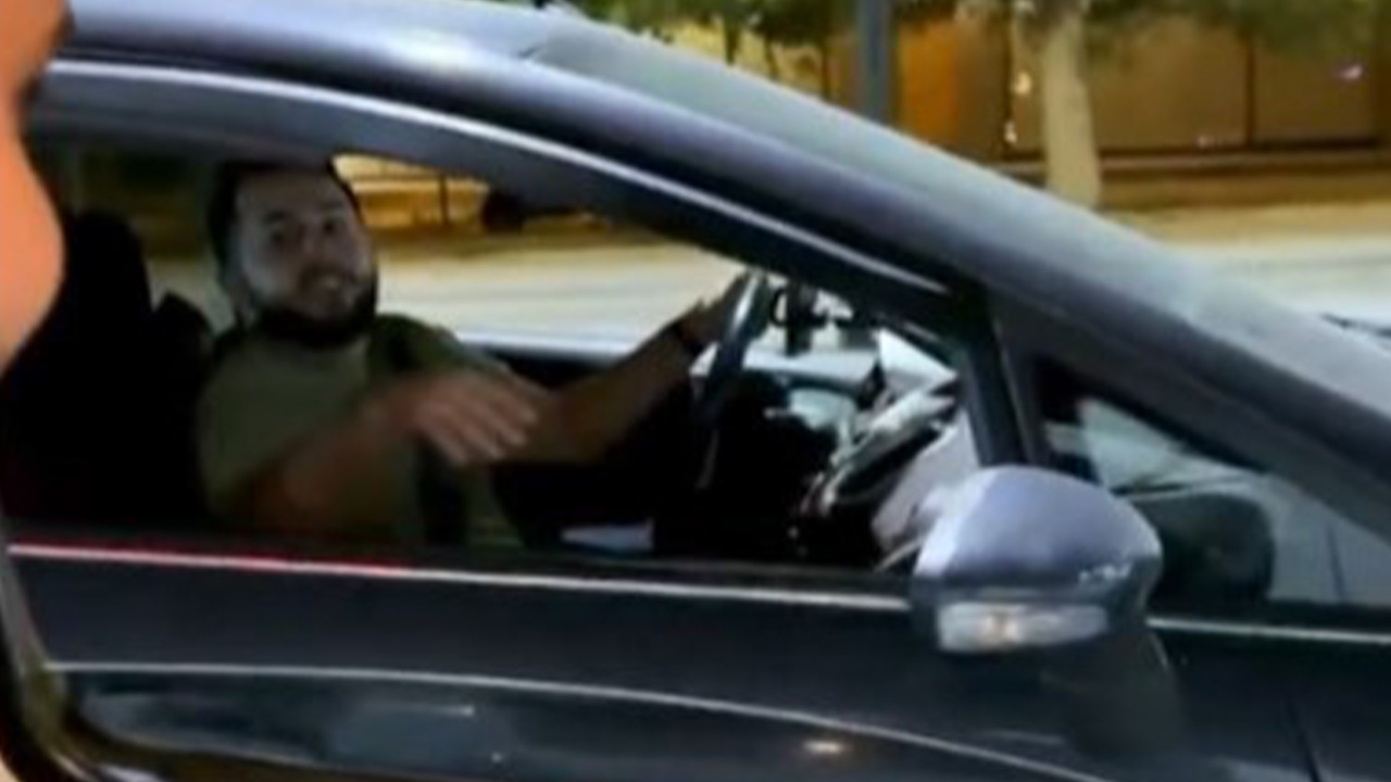 Ilgincsosyaldeneynamazabasladi