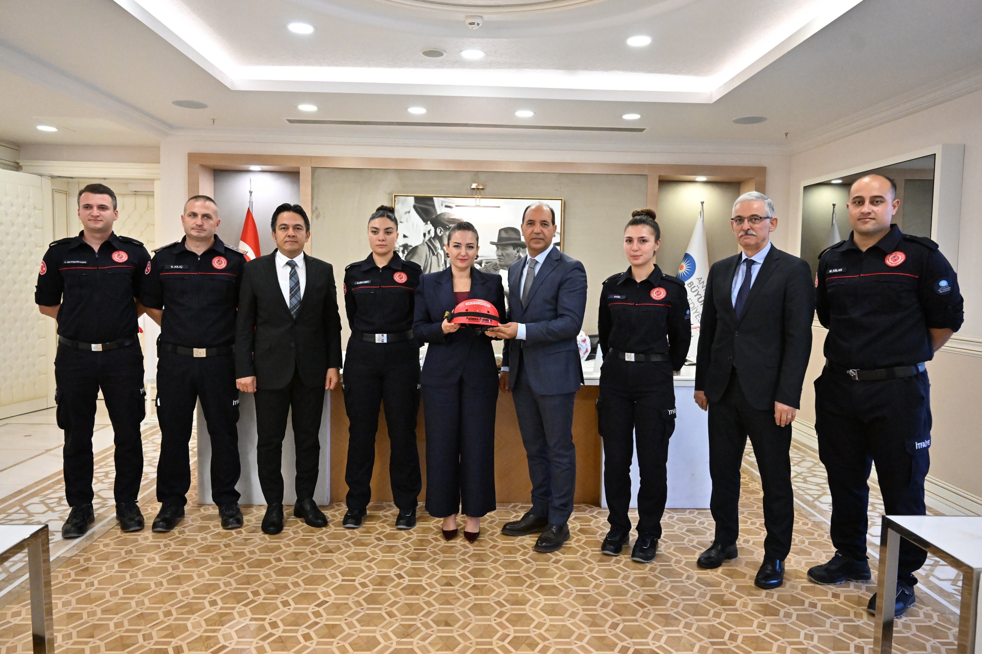 Itfaiyeekiplerinetesekkuredildi