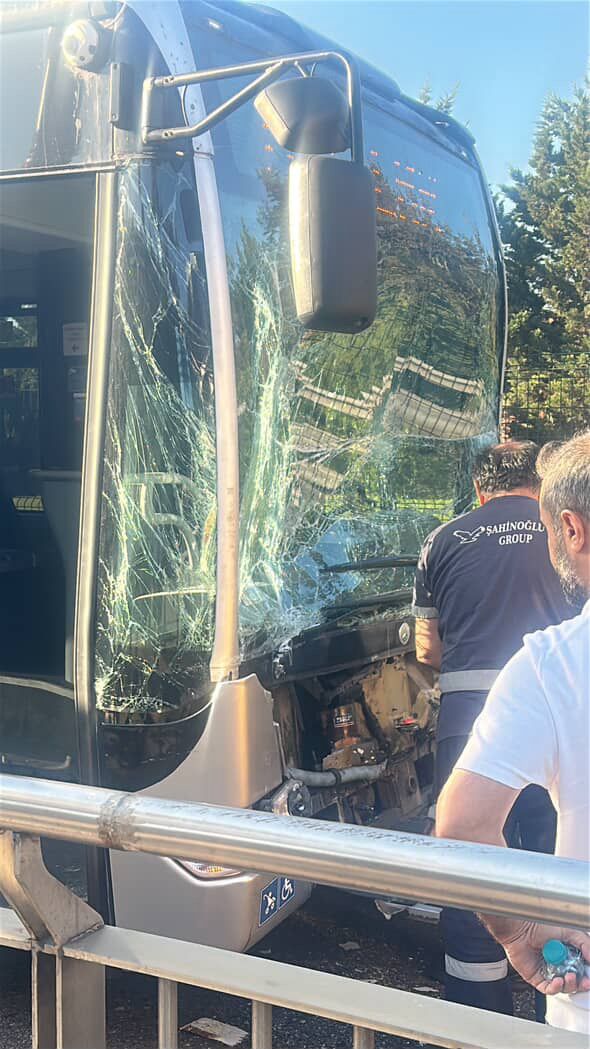 Kadikoydemetrobuslercarpisti