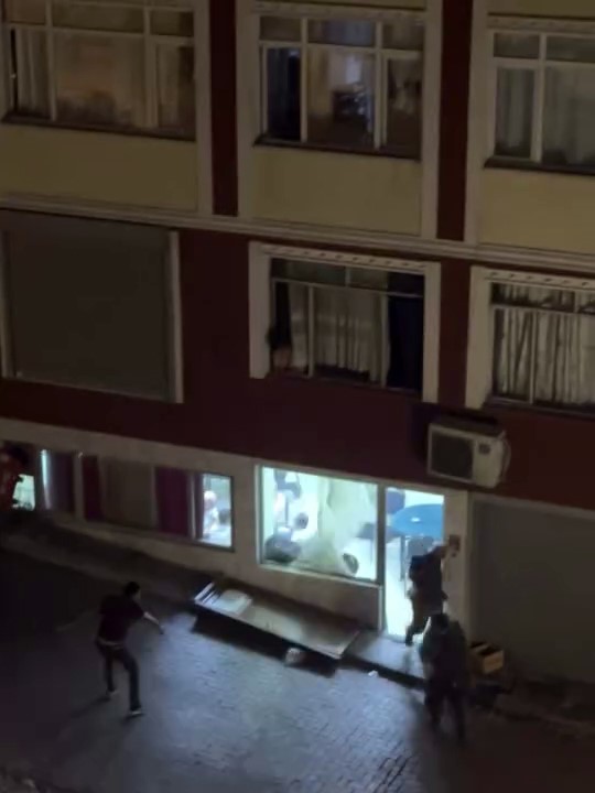 Kahvedebasladisokaktakavga