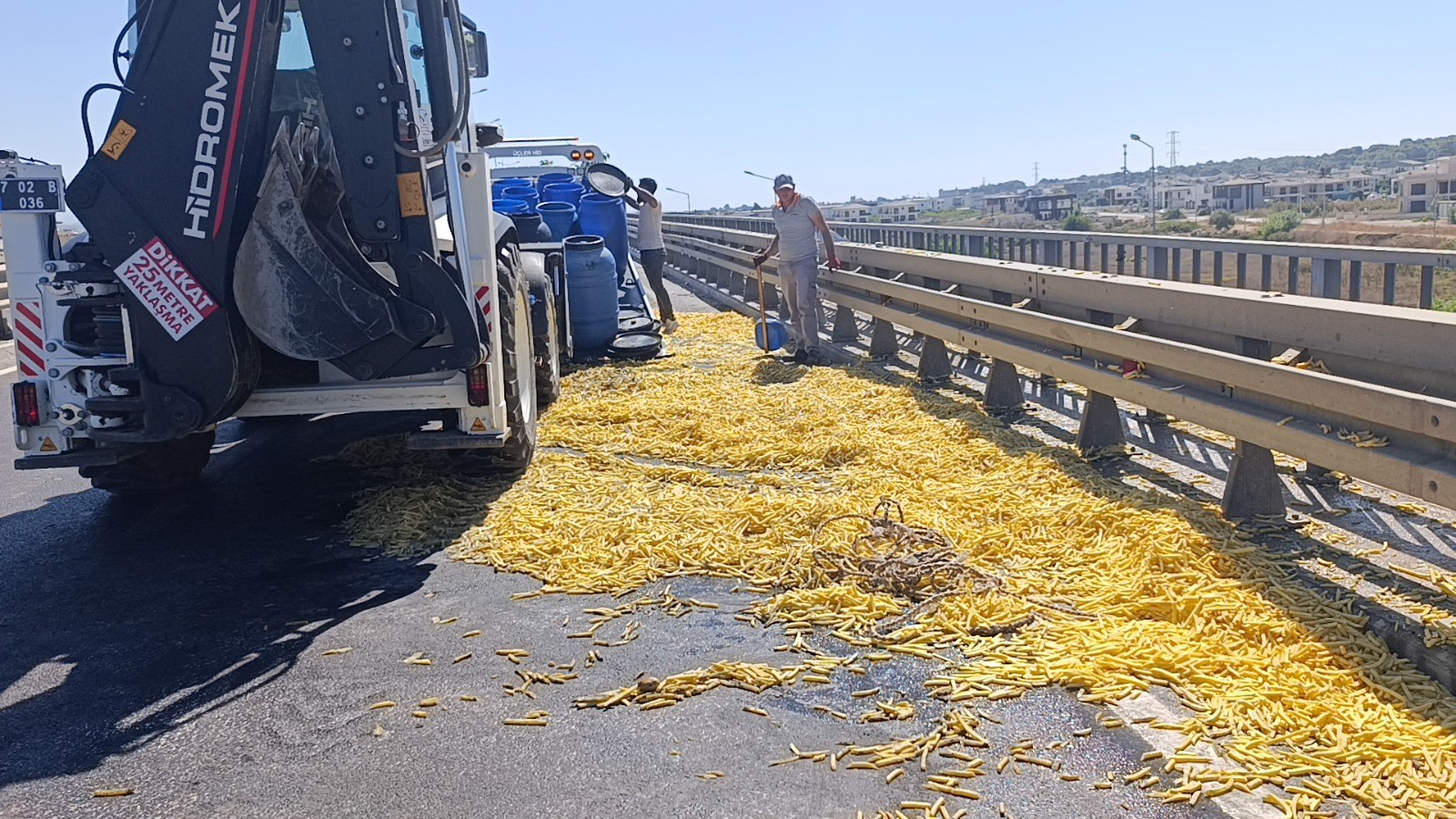 Kamyonetkazayaptikilolarcapatatesetrafasacildi