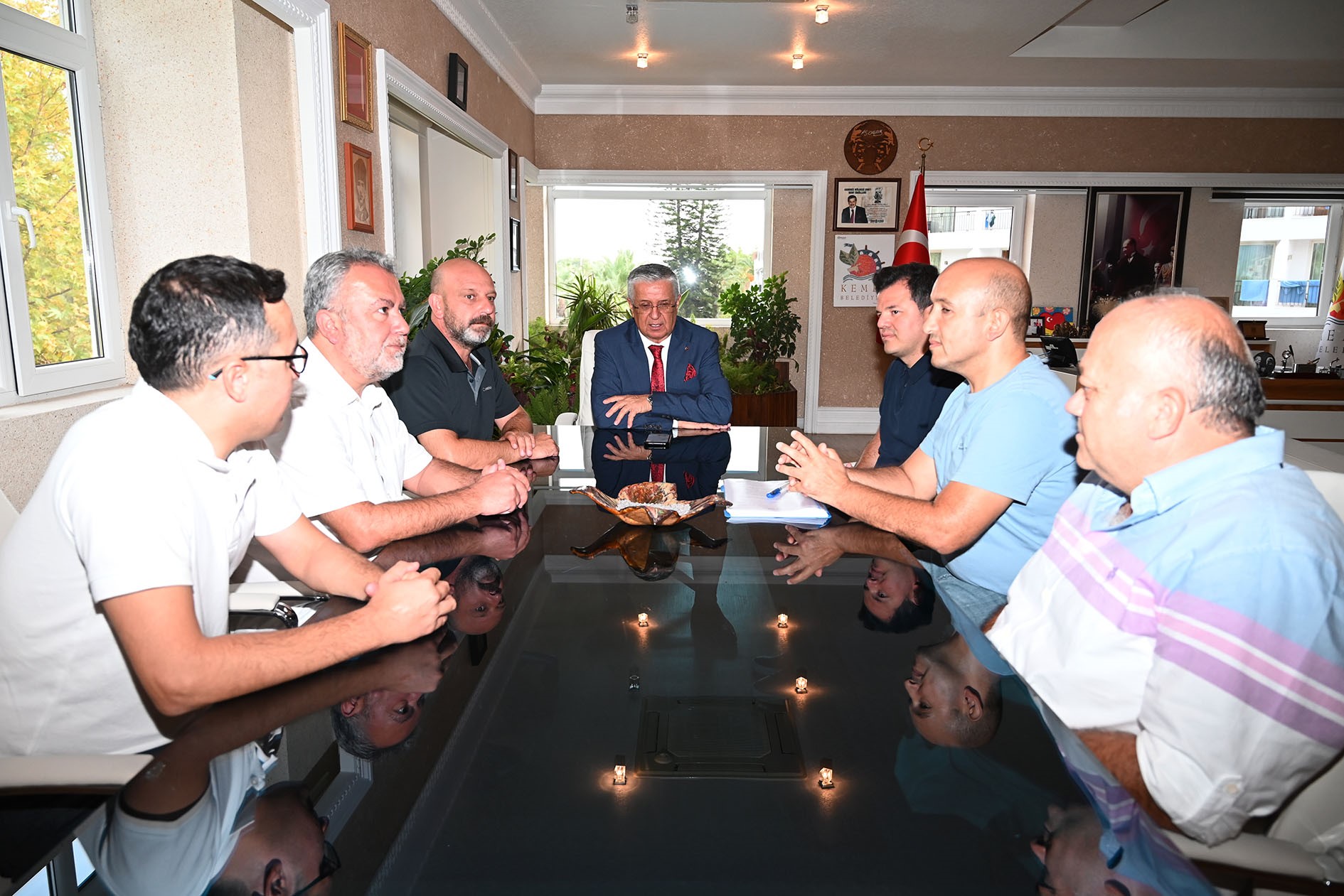 Kemerbelediyesiiscilerinesahipcikiyor