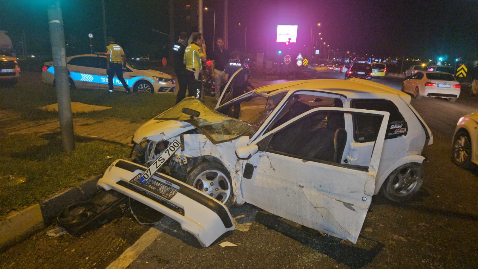 Kirmizisiktaduranaracacarpti