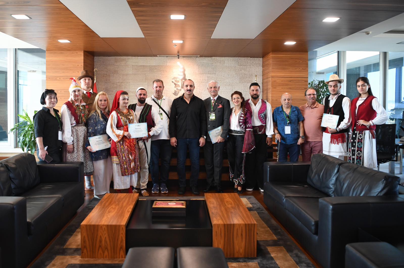 Konyaaltindahalkoyunugosterisi