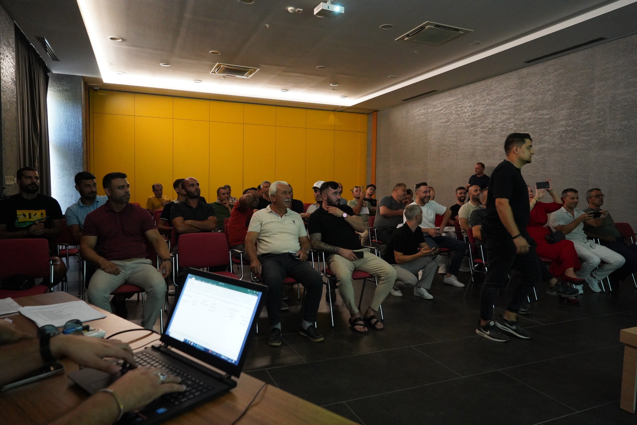 Konyaaltındamahallelerfutbolturnuvasındabulusuyor