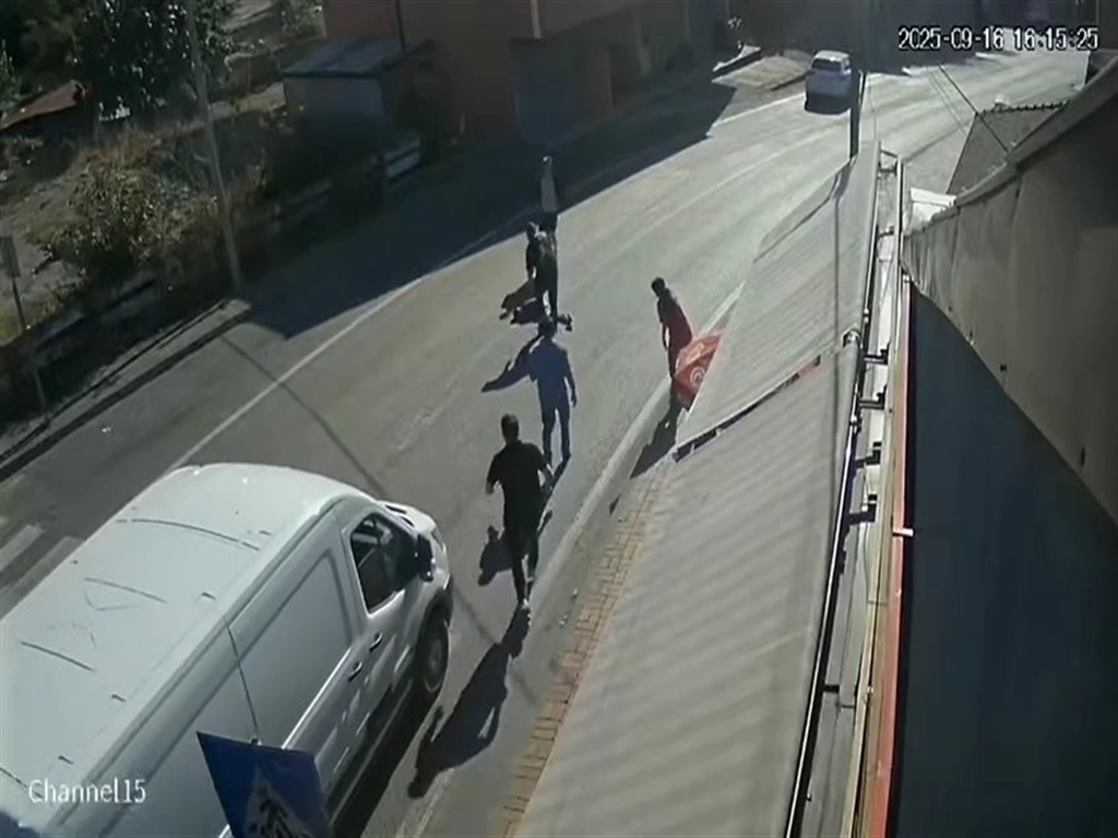 Kosarakyolunkarsısınagecmekisteyencocugaotomobilcarptı