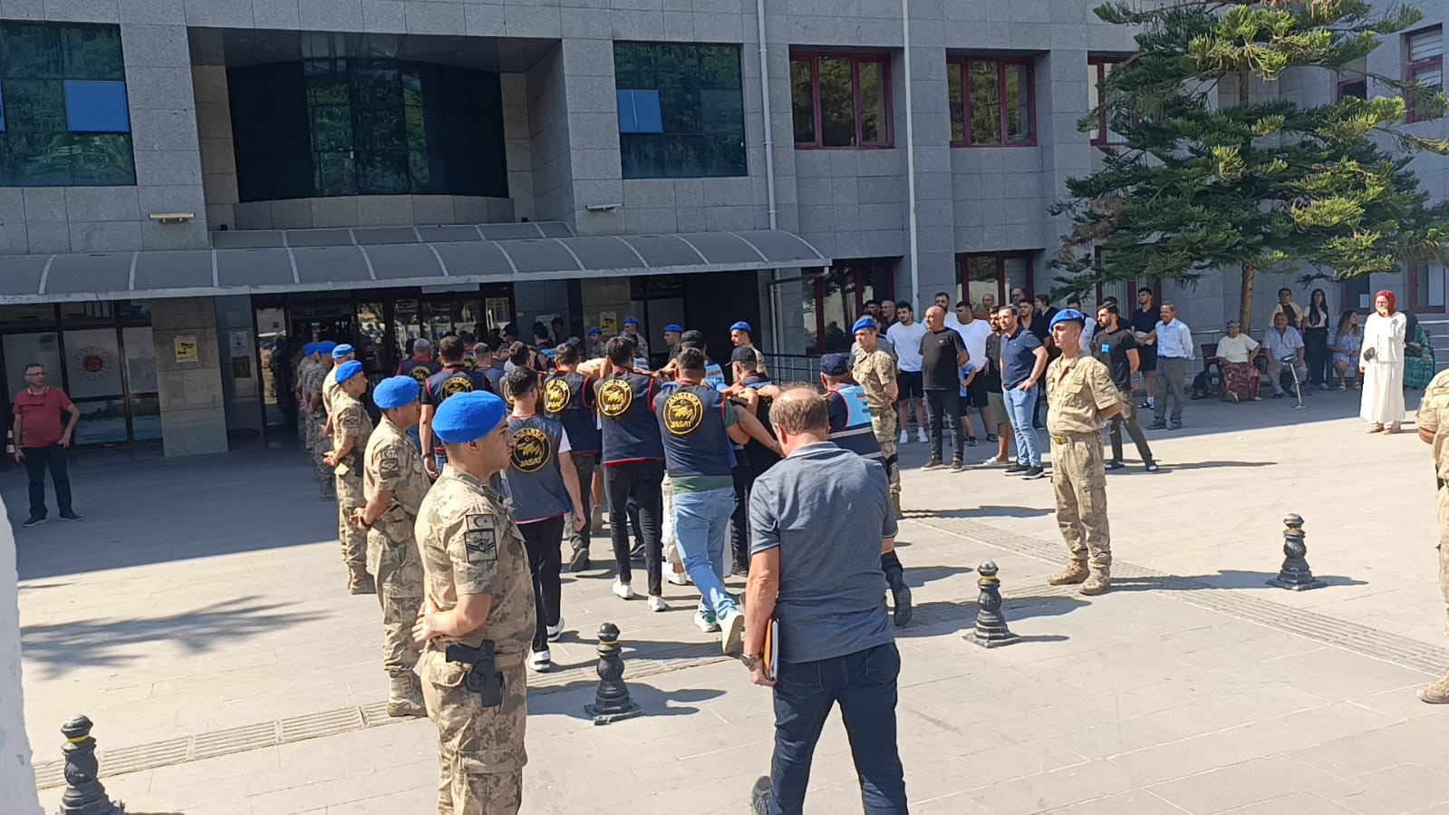 Manavgattasilahlisaldiri3Kisiyaralandi