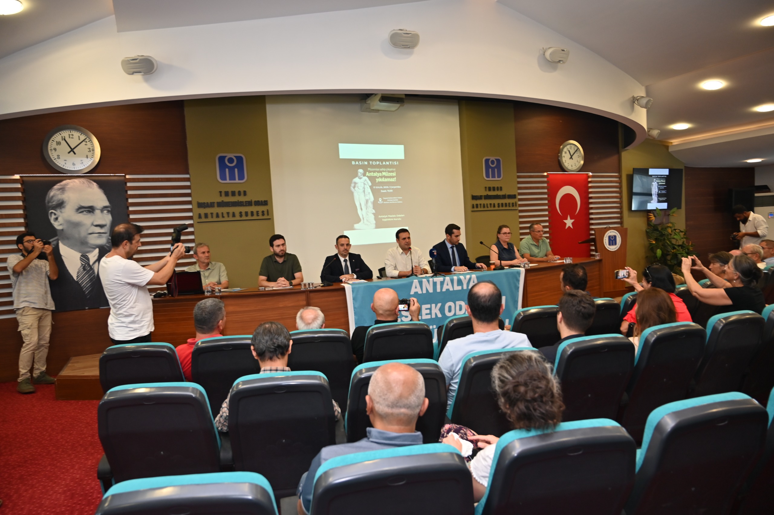 Muzeyıkımısonrasıgerceklerortayacıkartılıyor