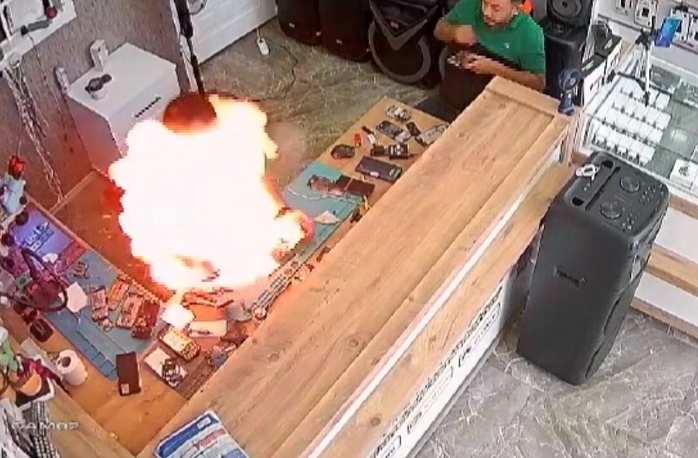 Telefonbataryasibombagibipatladitamirciyaralandi