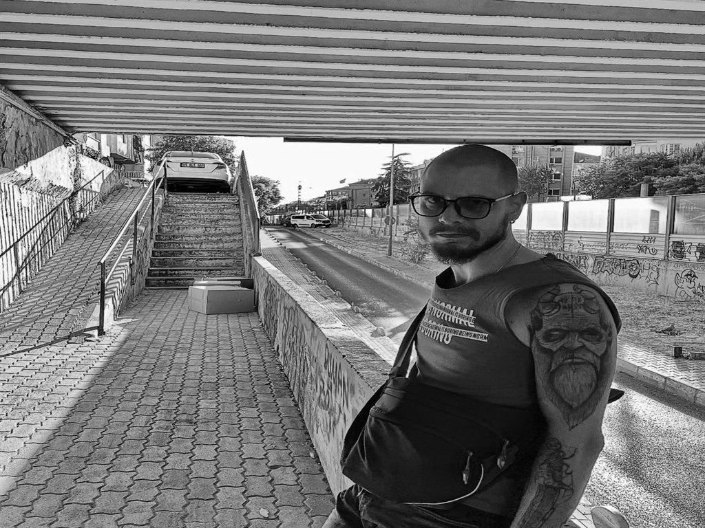 Terkedensevgisininkapisinadayandi