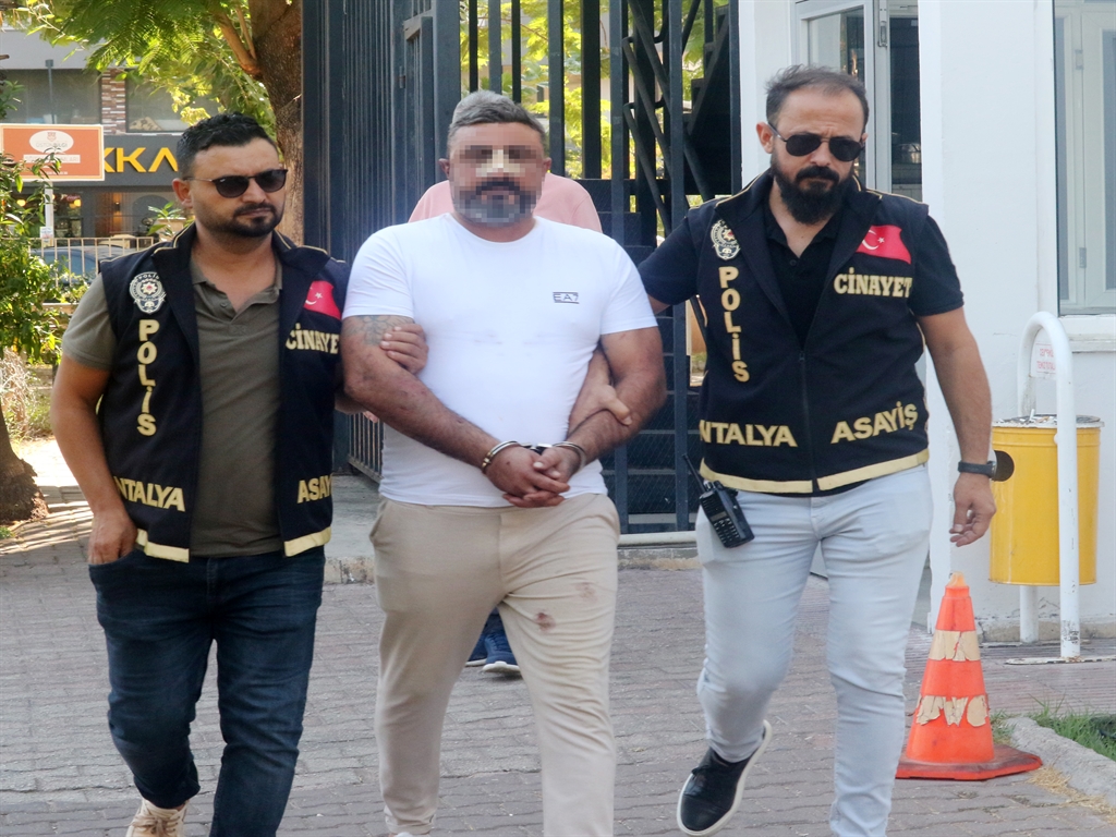 Trabzonlueskifutbolcununoglunuoldurdu