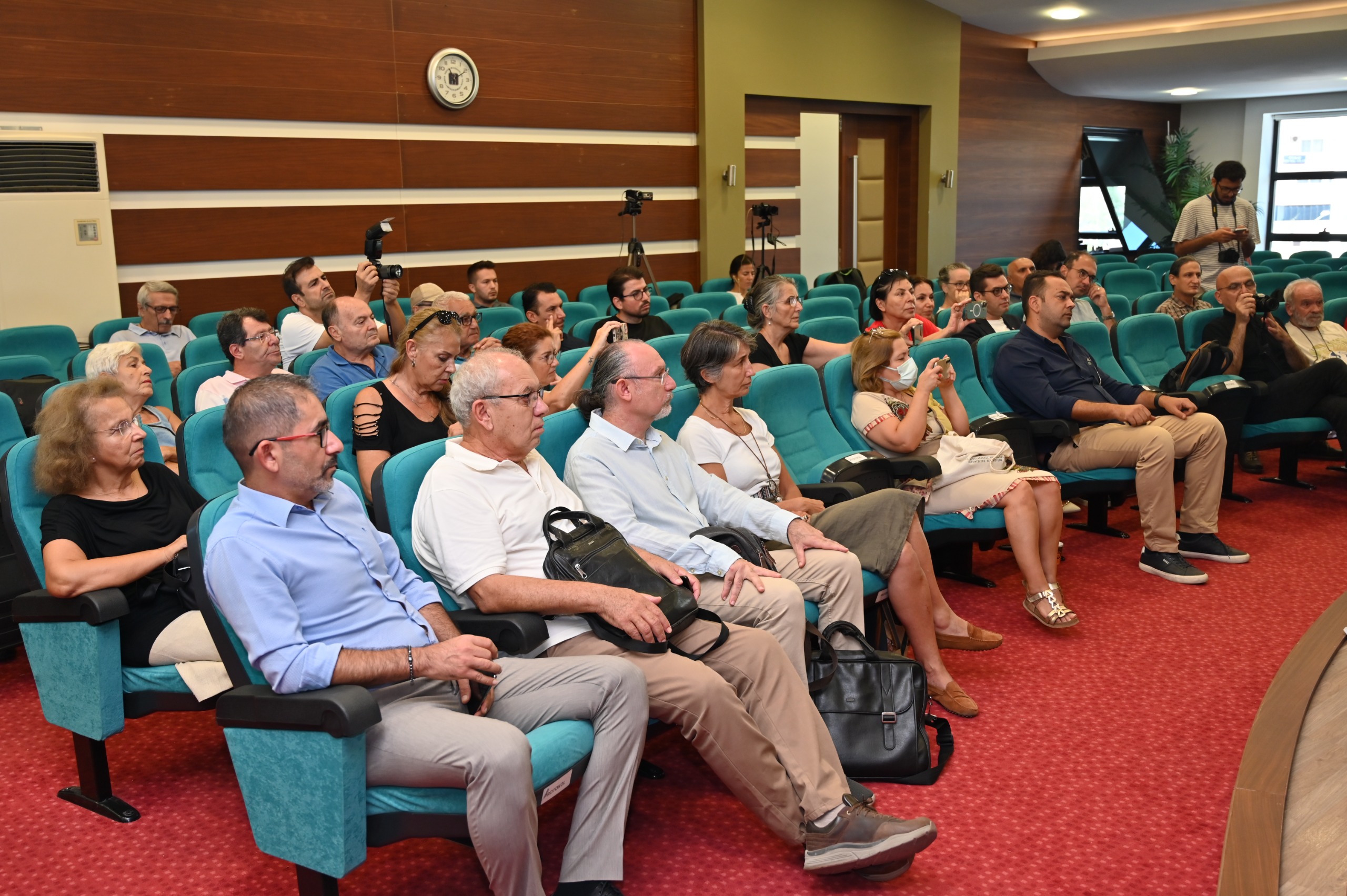 Yıkılanmuzeninardındantepkilercıggibibuyuyor