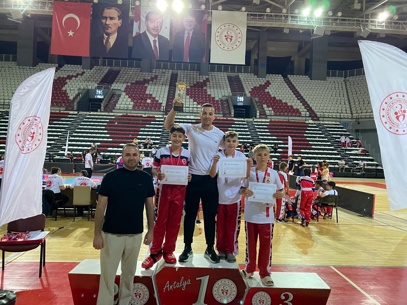 Zaferkupasindakemergururlandi6Madalyabirden