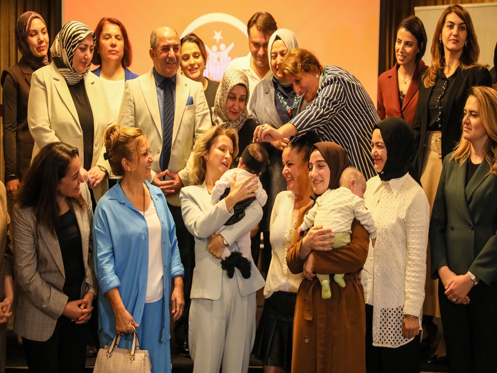 43Cocukkoruyucuaileyanınayerlestirildi