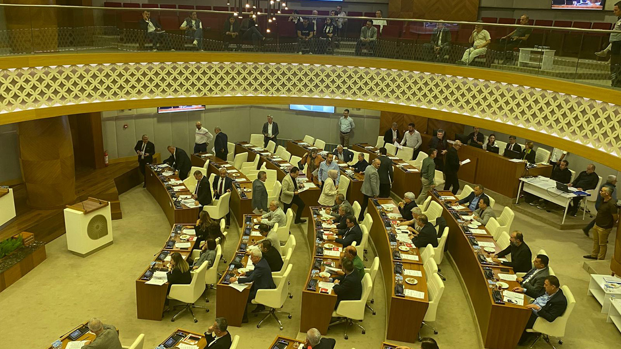 Abbmeclisindesalonuterkettiler