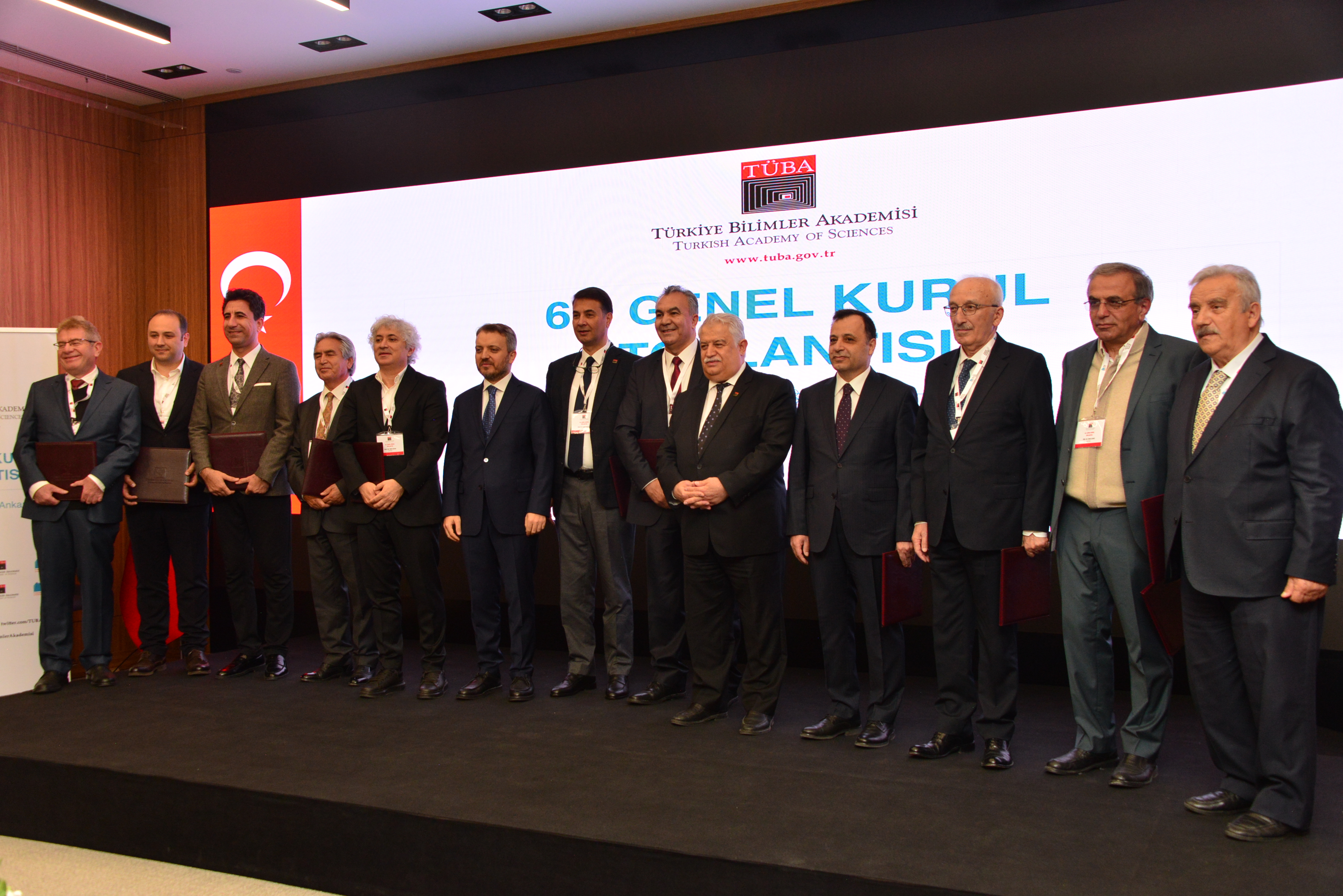 Adınıdunyayaduyurduomerozkanaserefuyeligiberati