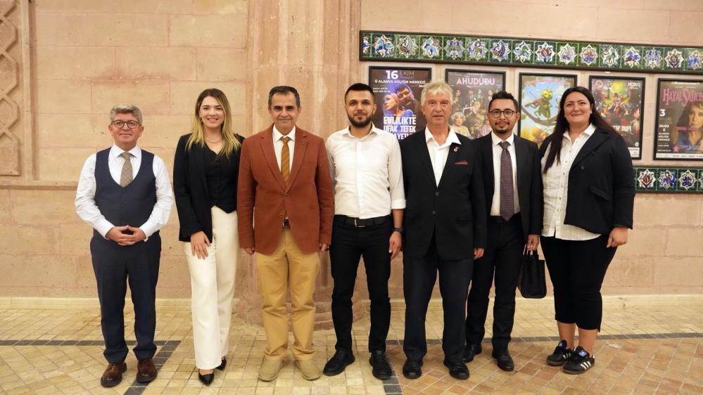 Alanyabelediyesindetiyatrogosterisi