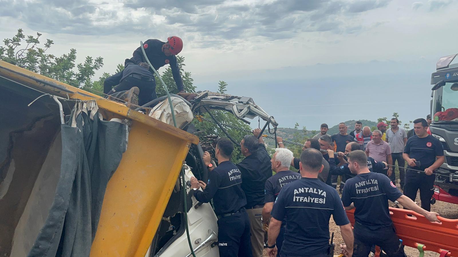 Alanyadakamyonlarcarpisti