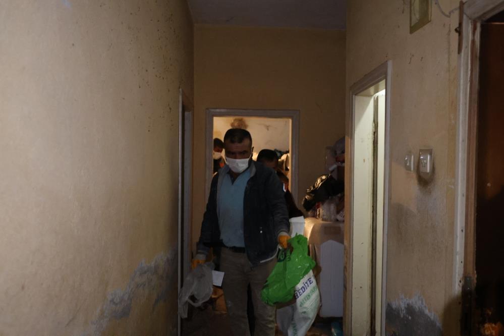 Annesinincesediyleayniavdeyasanmis