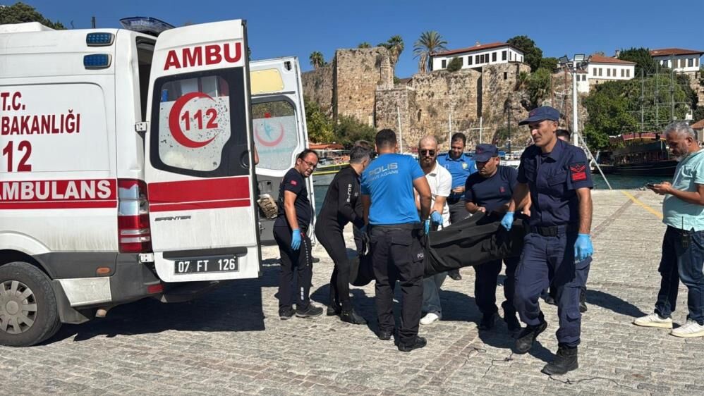 Antalyadafalezlerdegenckızıncansızbedenibulundu