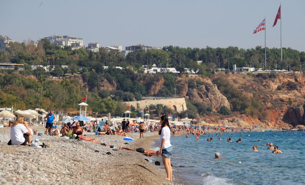 Antalyadavatandaslardenizkeyfisuruyor