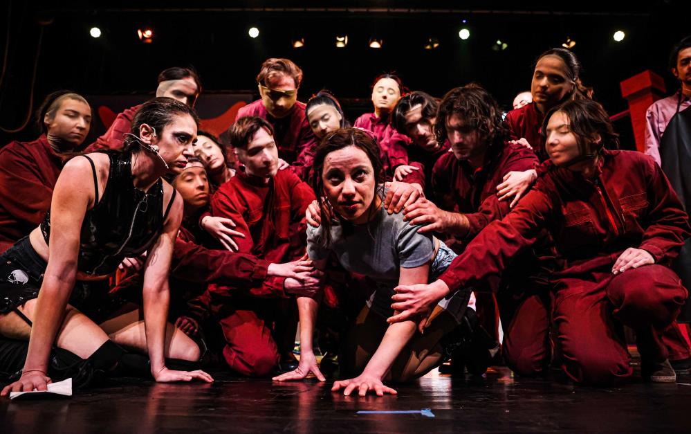 Antalyasehirtiyatrosu42Ncikezperdesiniacmayahazırlanıyor