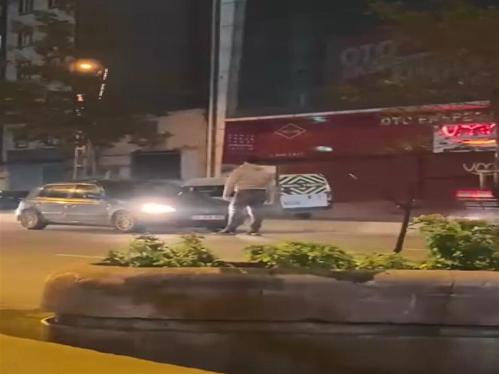 Aracasaldirdikendisiniuyaranlarabicakcekti