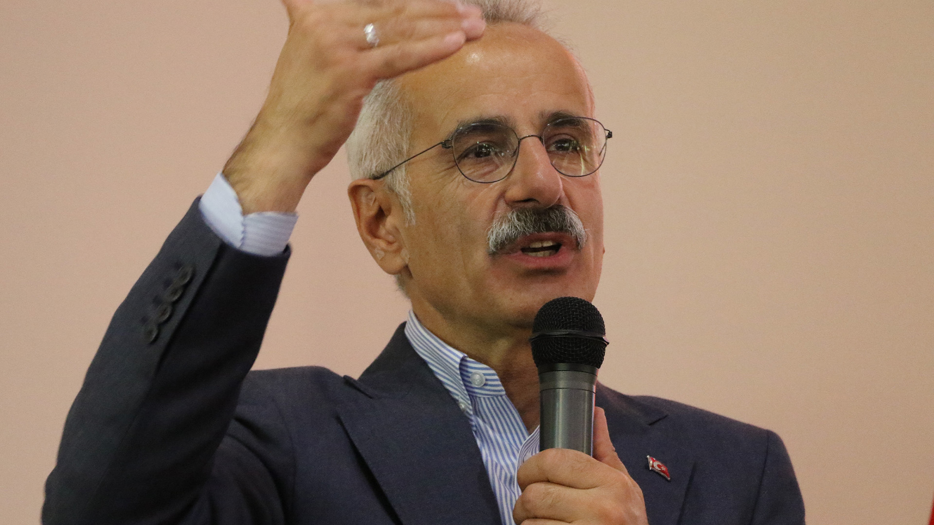 Bakanuraloglusiyasetsadecehizmetleyapilmiyor