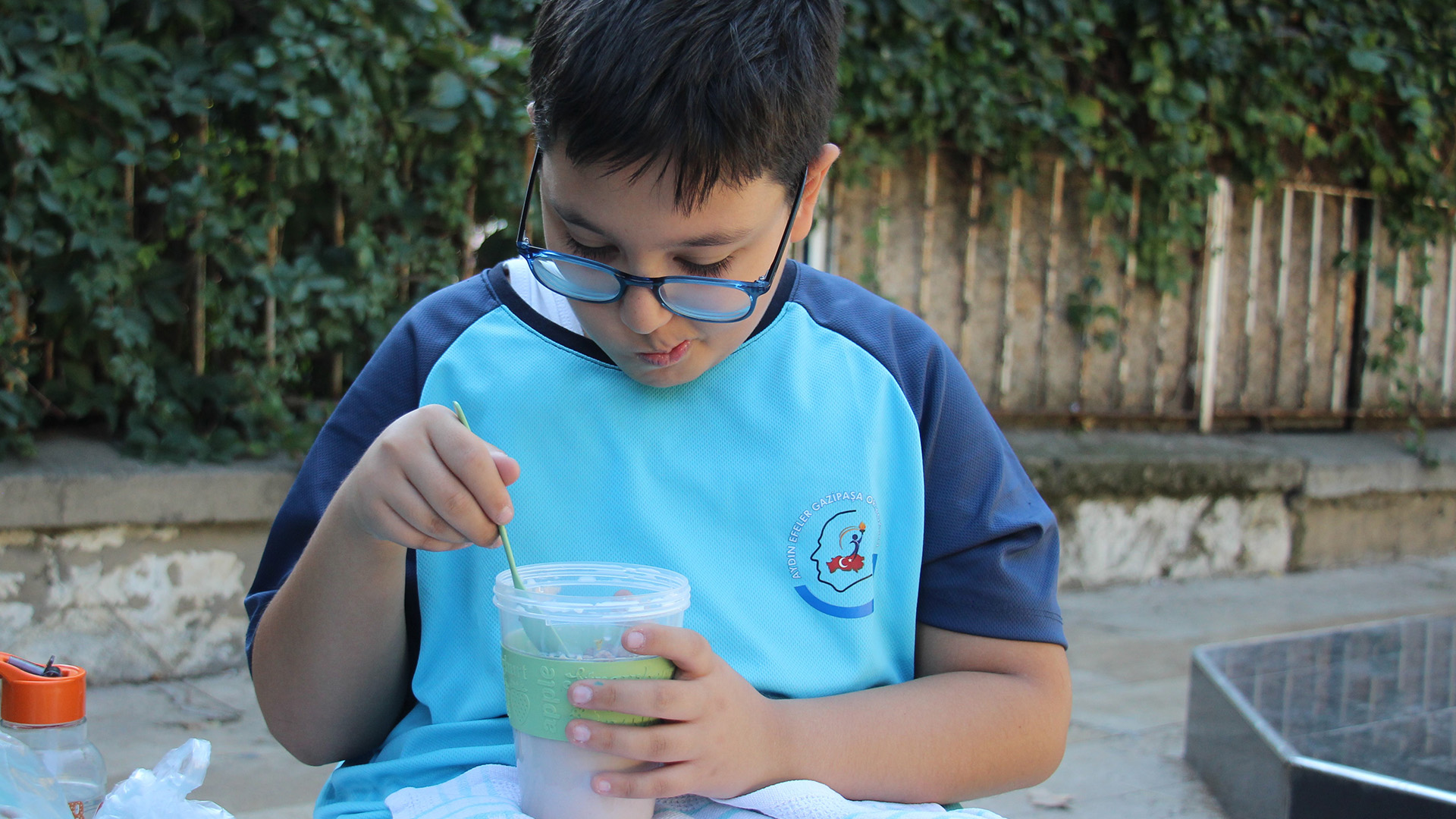 Banklardayemekyiyorlar