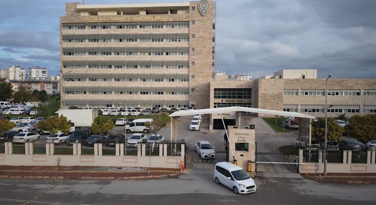 Bukadaridapesdedirttiengellivatandasinevinisatti