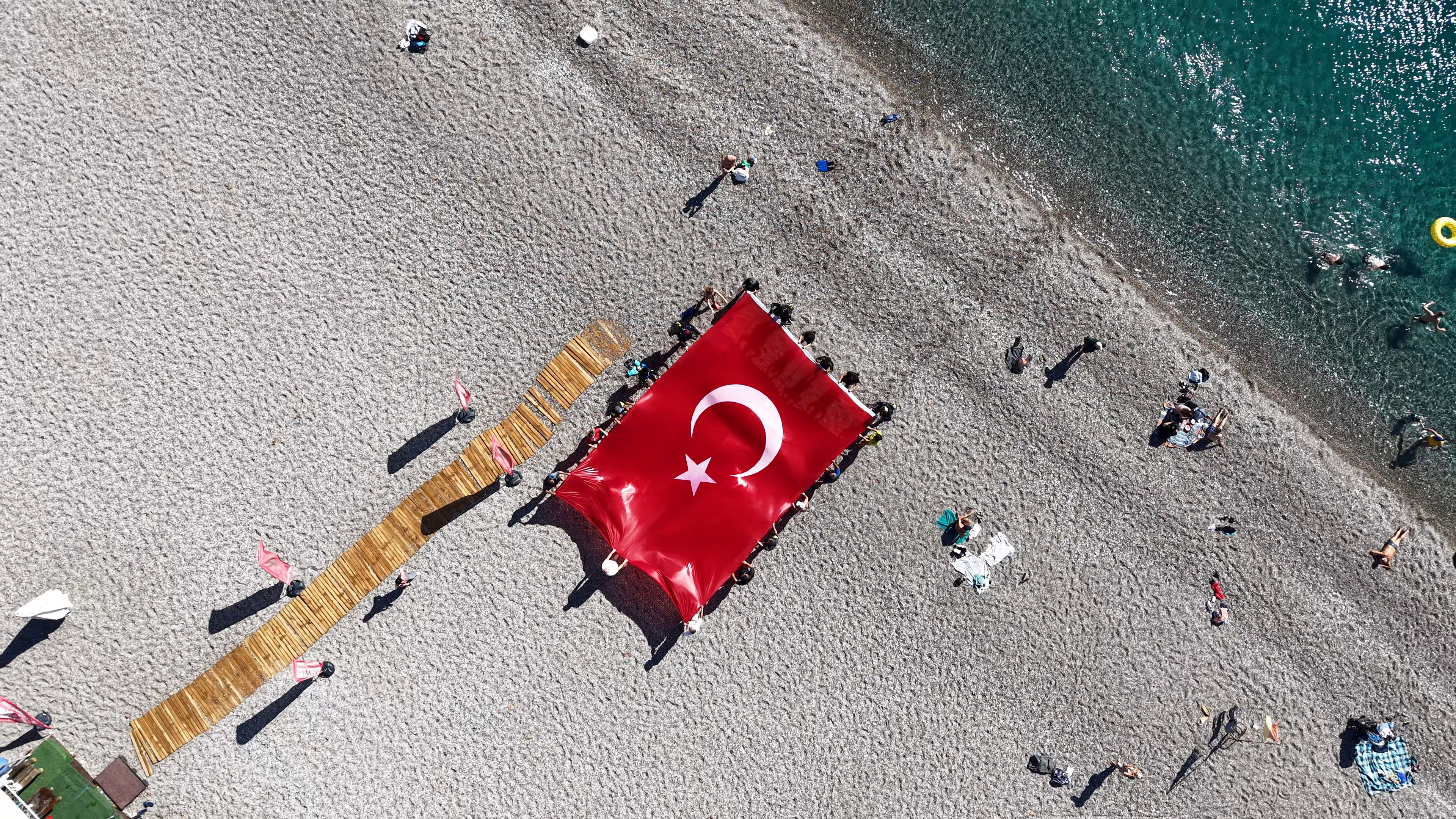 Denizdebayrakacildi29Ekimboylekutlandi