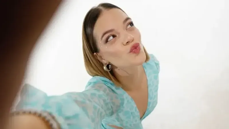 Esinbahatilkkezkonustu