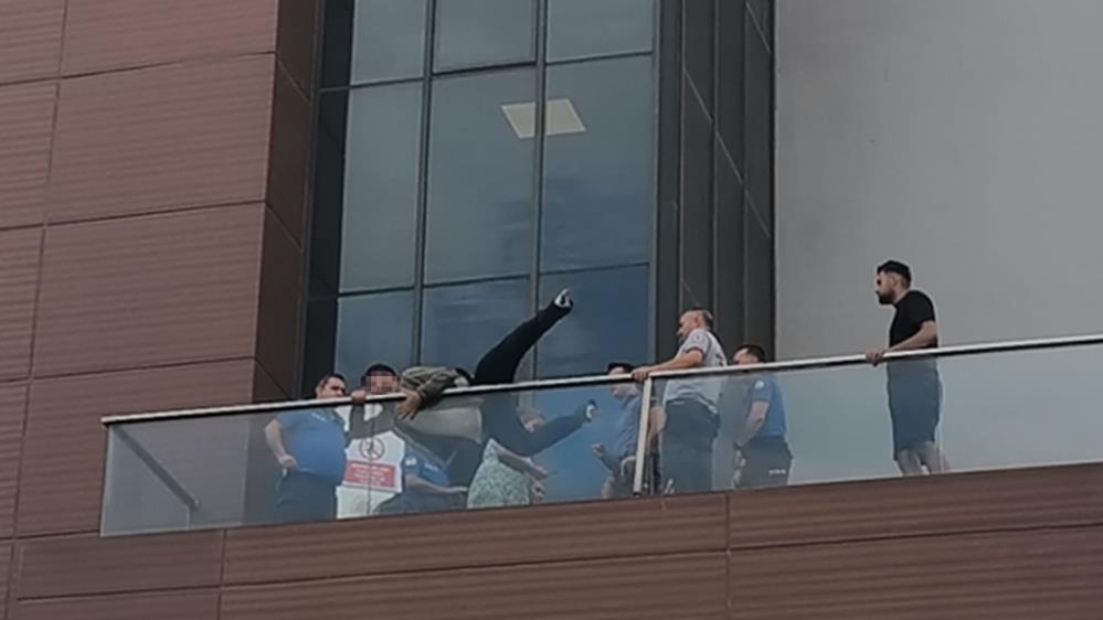 Esiylekavgaedipterastanatlamayacalıstıyineesitarafındanvazgecirildi